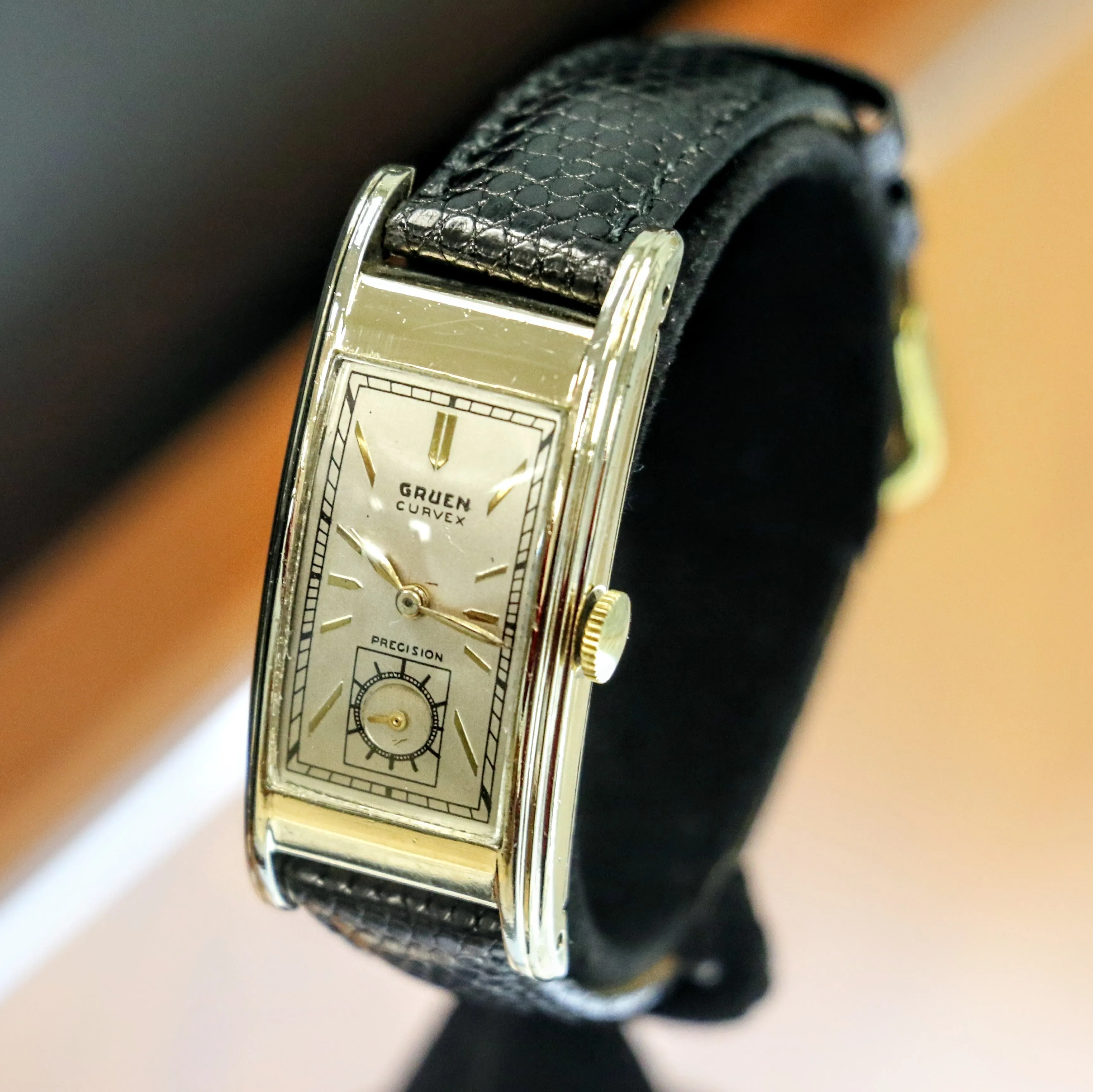 1935 GRUEN Curvex Precision Wristwatch 17 Jewels Cal. 311 Swiss Watch 14K GF