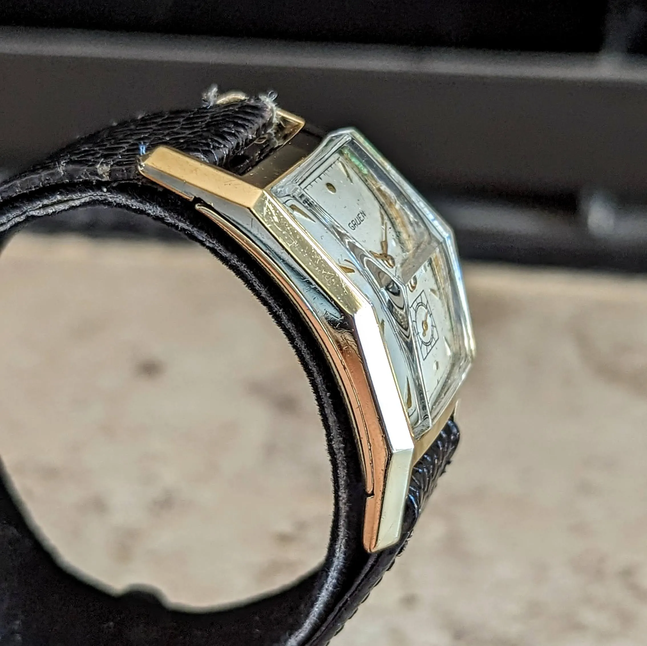 1948 GRUEN Curvex Precision Wristwatch “Curvametric” 17 Jewels Cal. 370 Swiss Watch