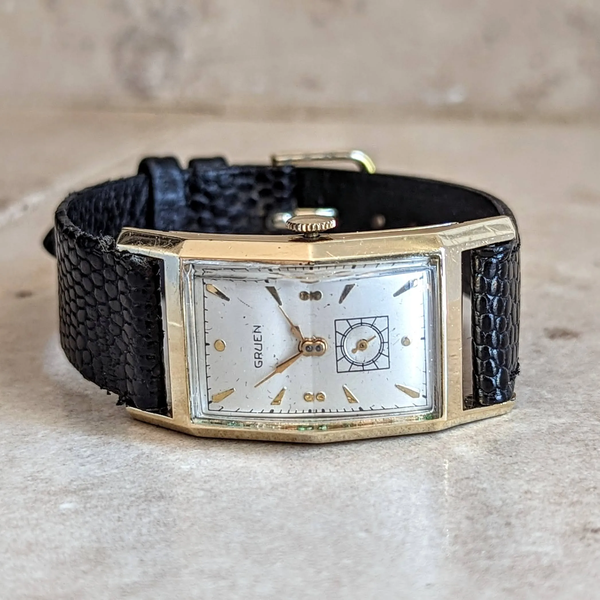 1948 GRUEN Curvex Precision Wristwatch “Curvametric” 17 Jewels Cal. 370 Swiss Watch