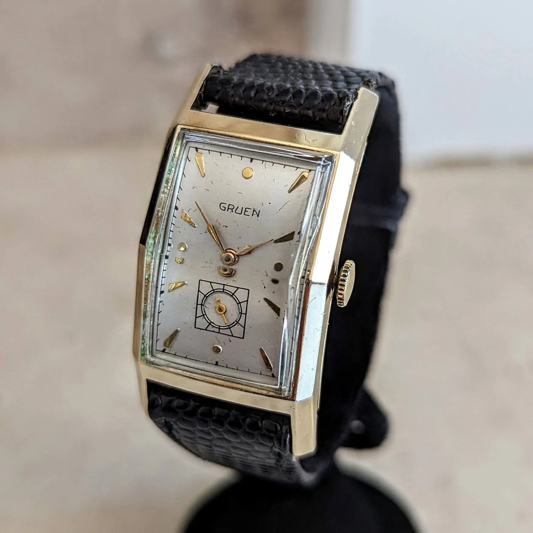 1948 GRUEN Curvex Precision Wristwatch “Curvametric” 17 Jewels Cal. 370 Swiss Watch