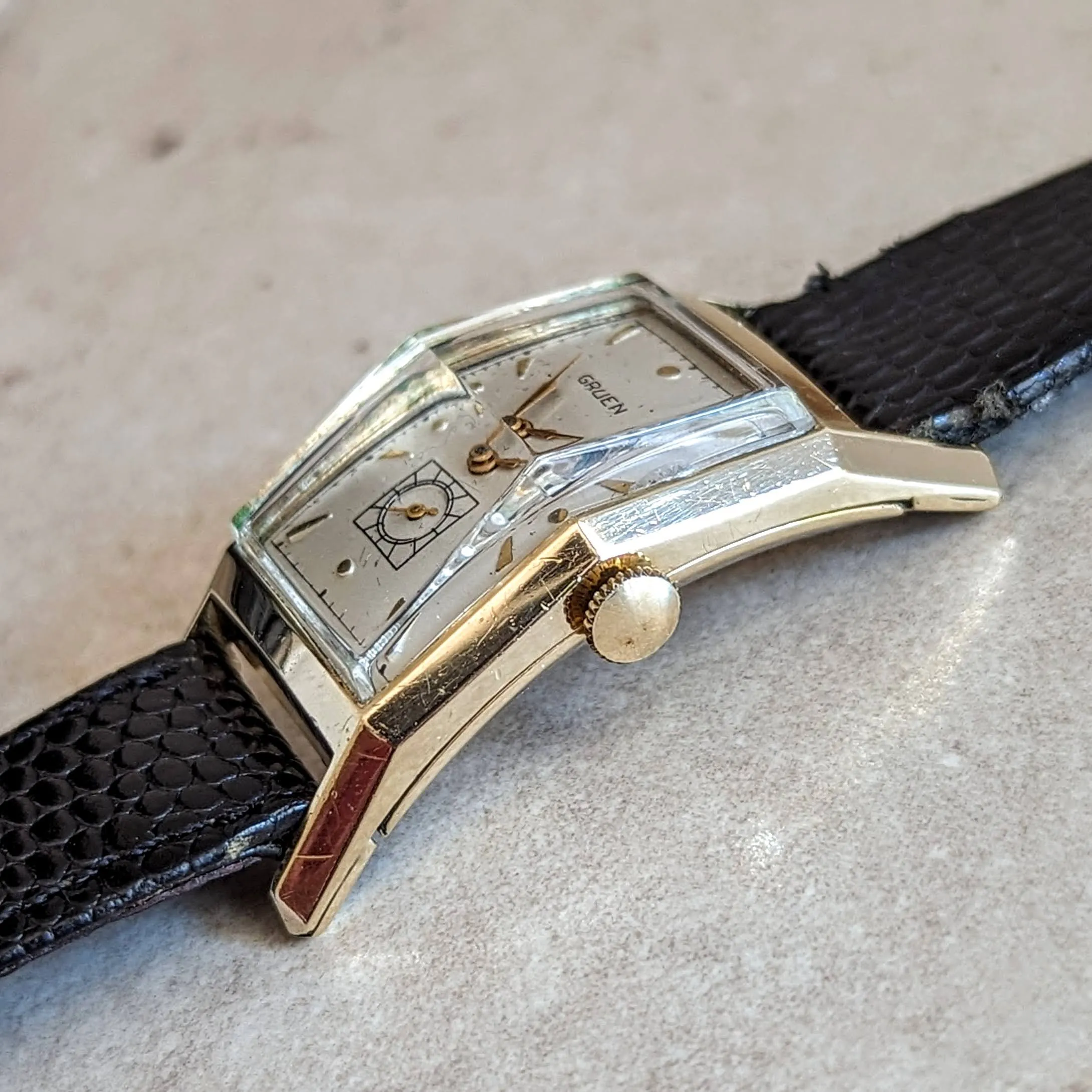 1948 GRUEN Curvex Precision Wristwatch “Curvametric” 17 Jewels Cal. 370 Swiss Watch