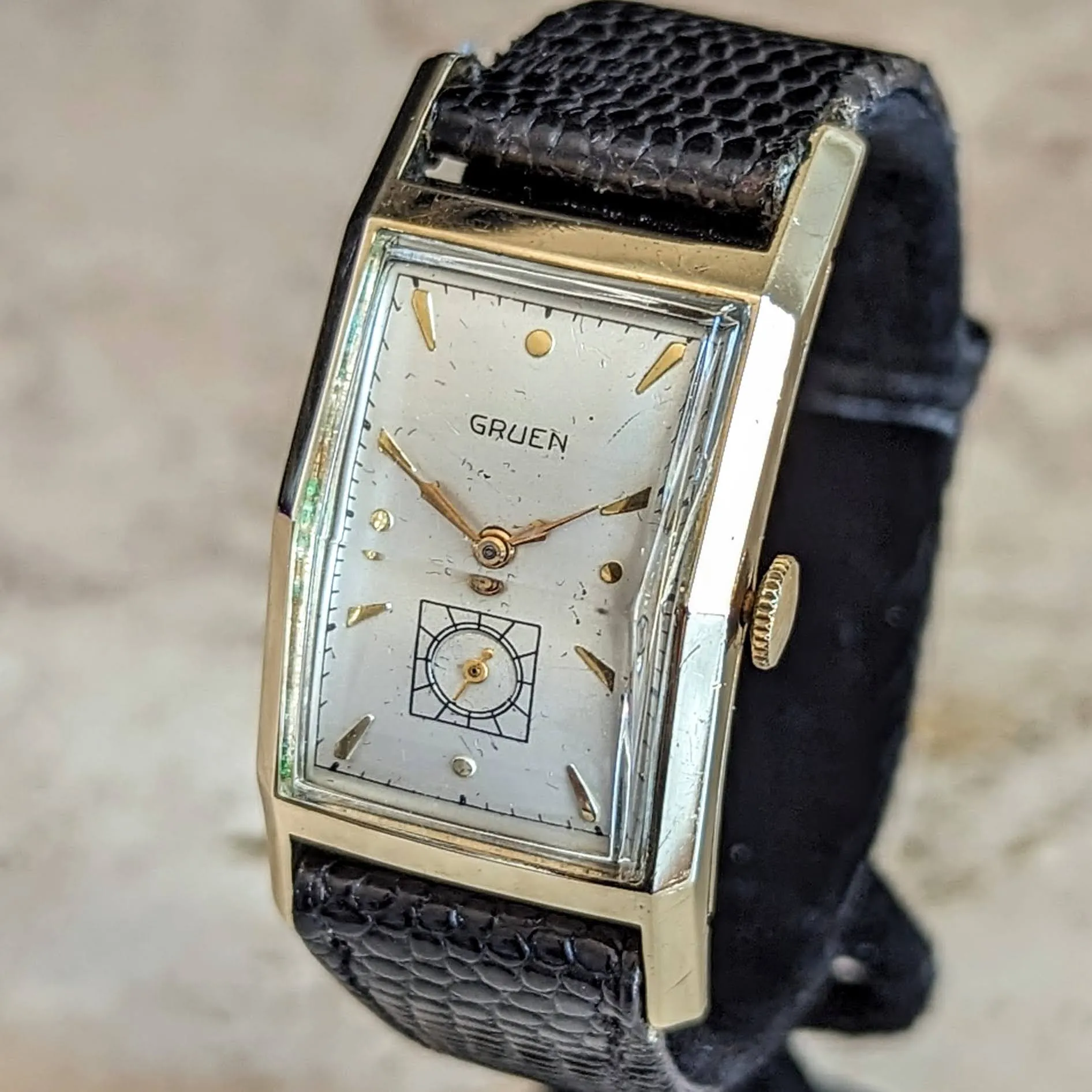 1948 GRUEN Curvex Precision Wristwatch “Curvametric” 17 Jewels Cal. 370 Swiss Watch
