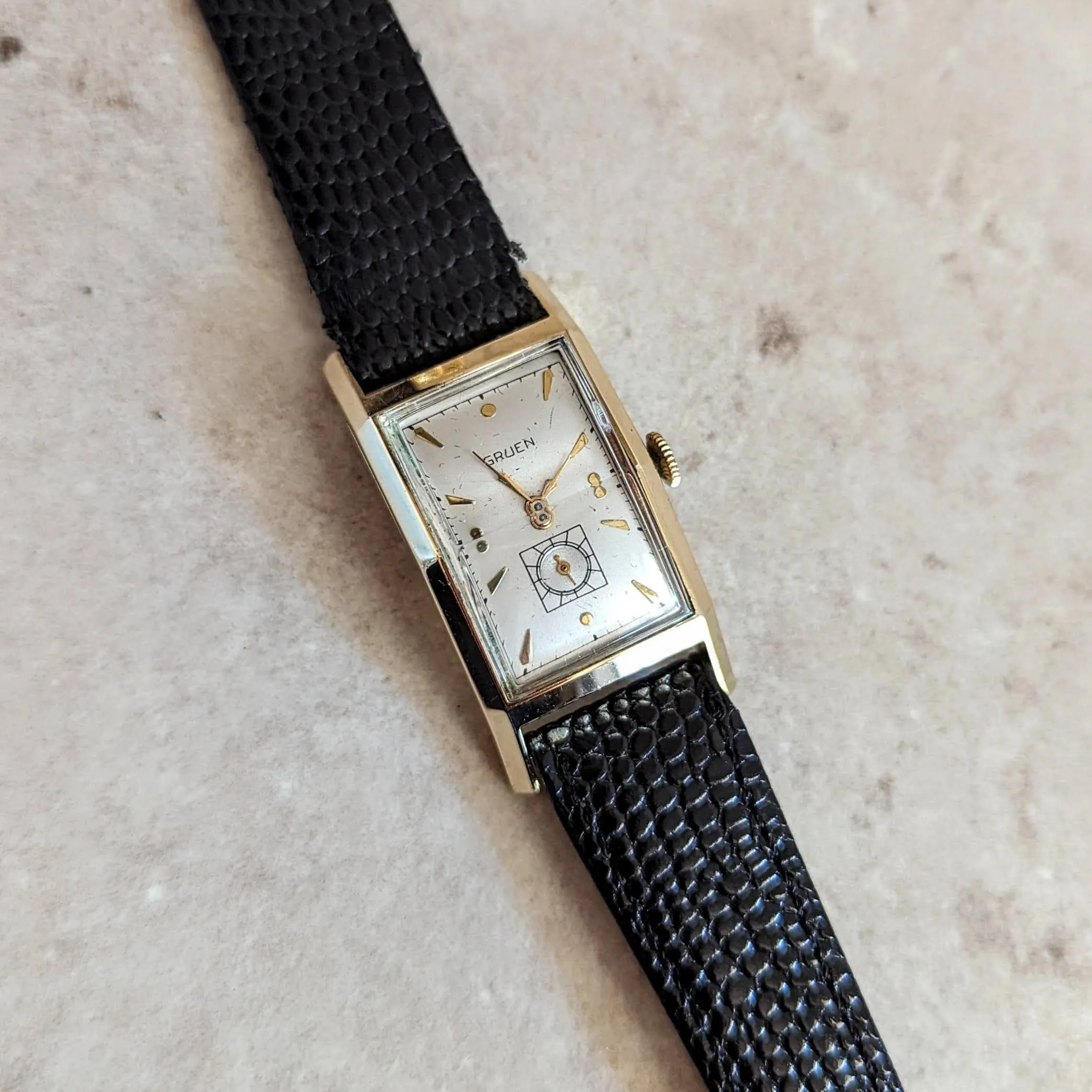 1948 GRUEN Curvex Precision Wristwatch “Curvametric” 17 Jewels Cal. 370 Swiss Watch