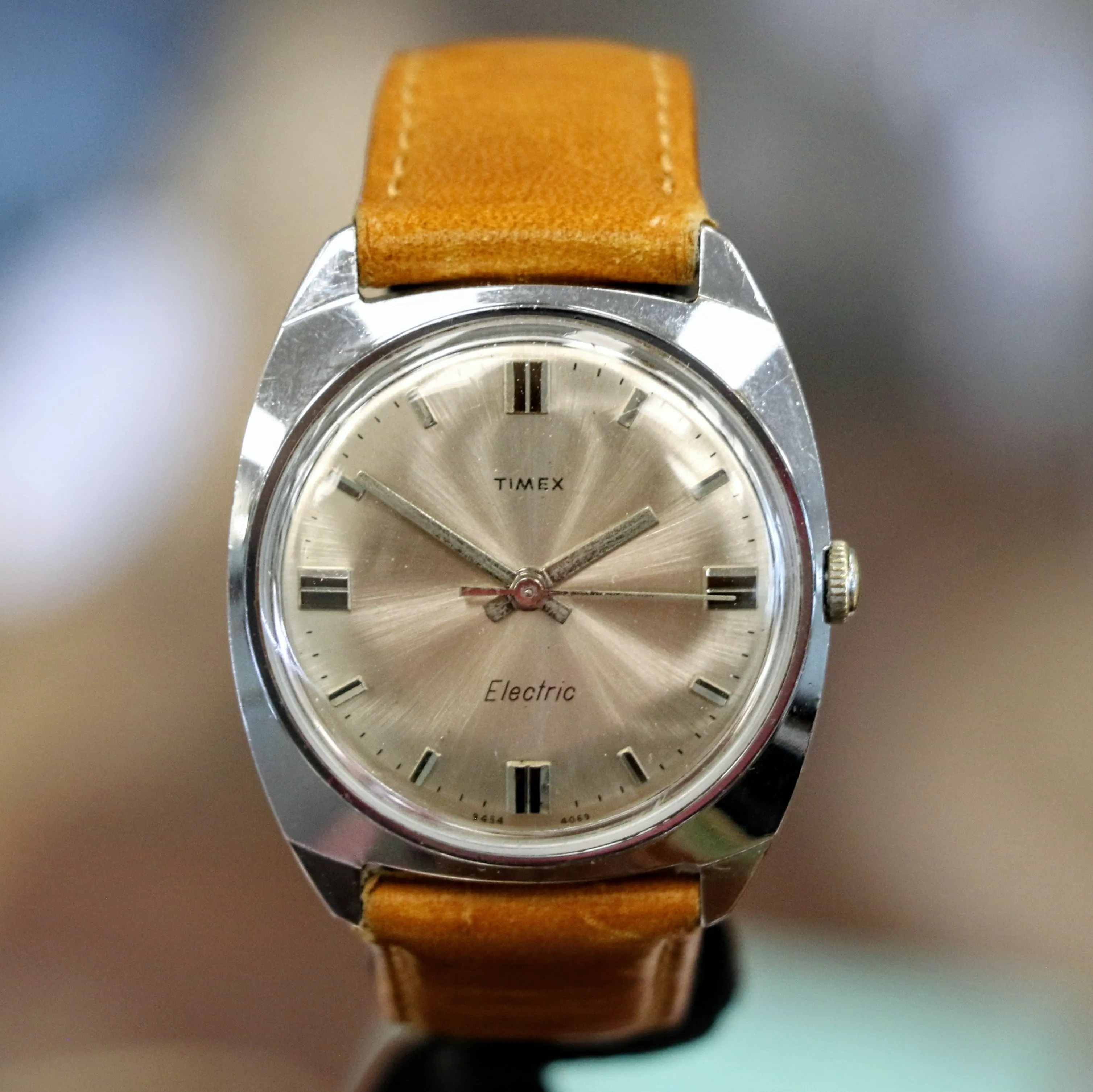 1969 TIMEX Electric Wristwatch Ref. 9454 Tonneau Case Hack Feature M40 Watch