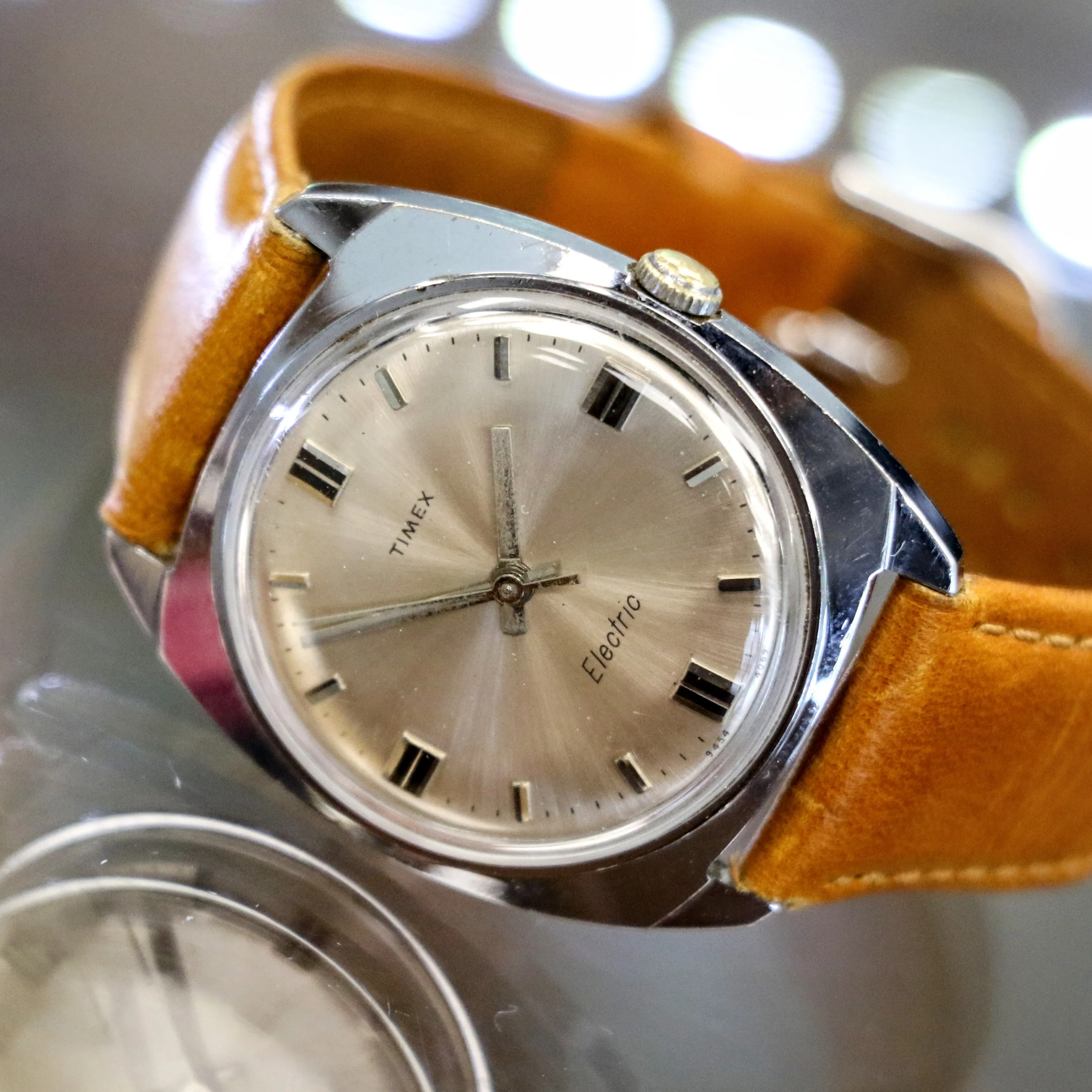 1969 TIMEX Electric Wristwatch Ref. 9454 Tonneau Case Hack Feature M40 Watch