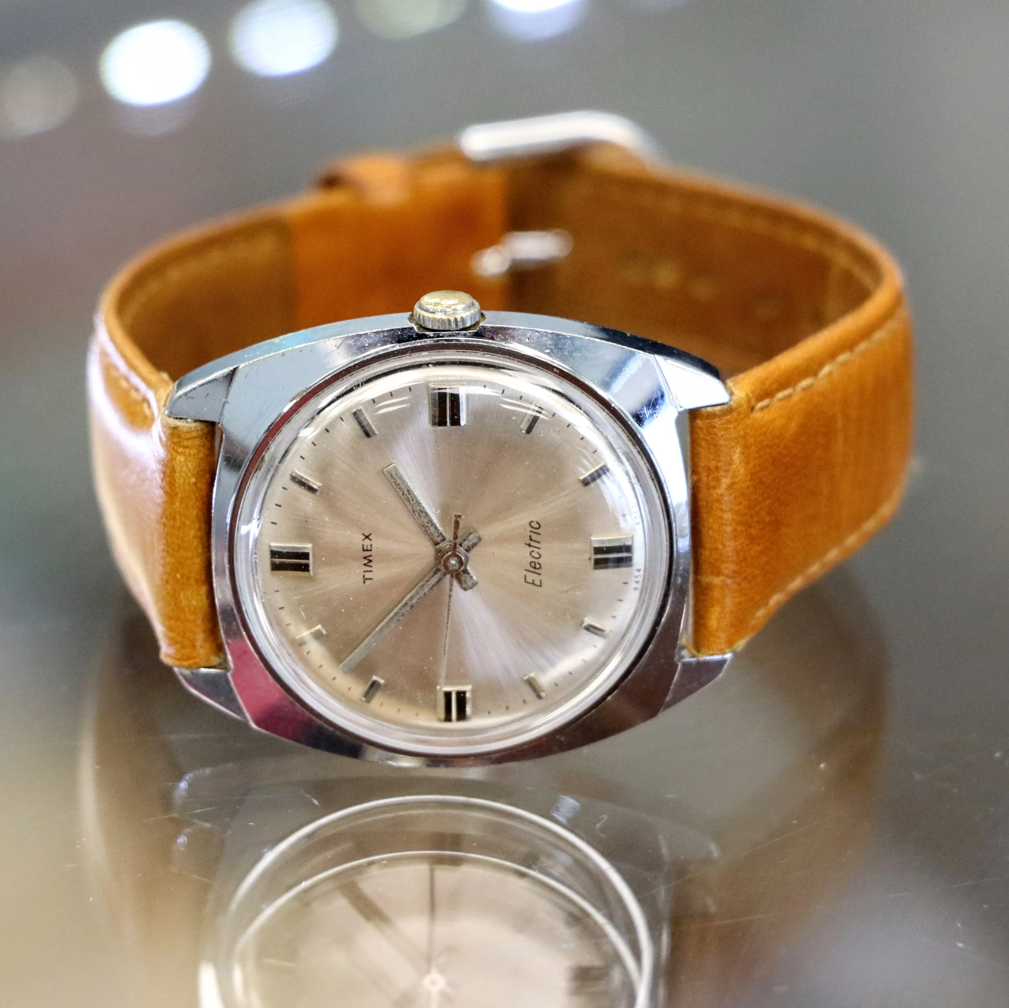 1969 TIMEX Electric Wristwatch Ref. 9454 Tonneau Case Hack Feature M40 Watch