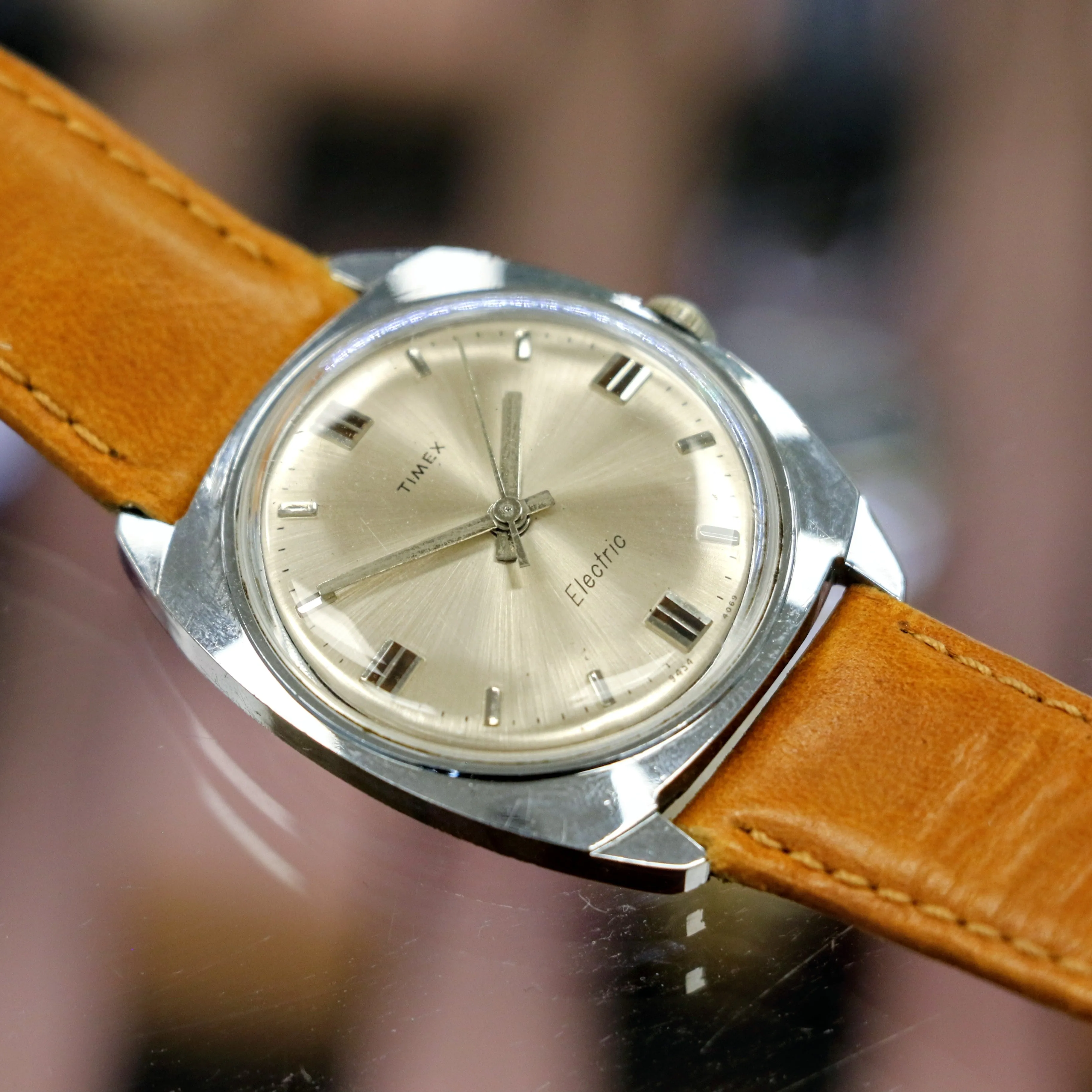 1969 TIMEX Electric Wristwatch Ref. 9454 Tonneau Case Hack Feature M40 Watch