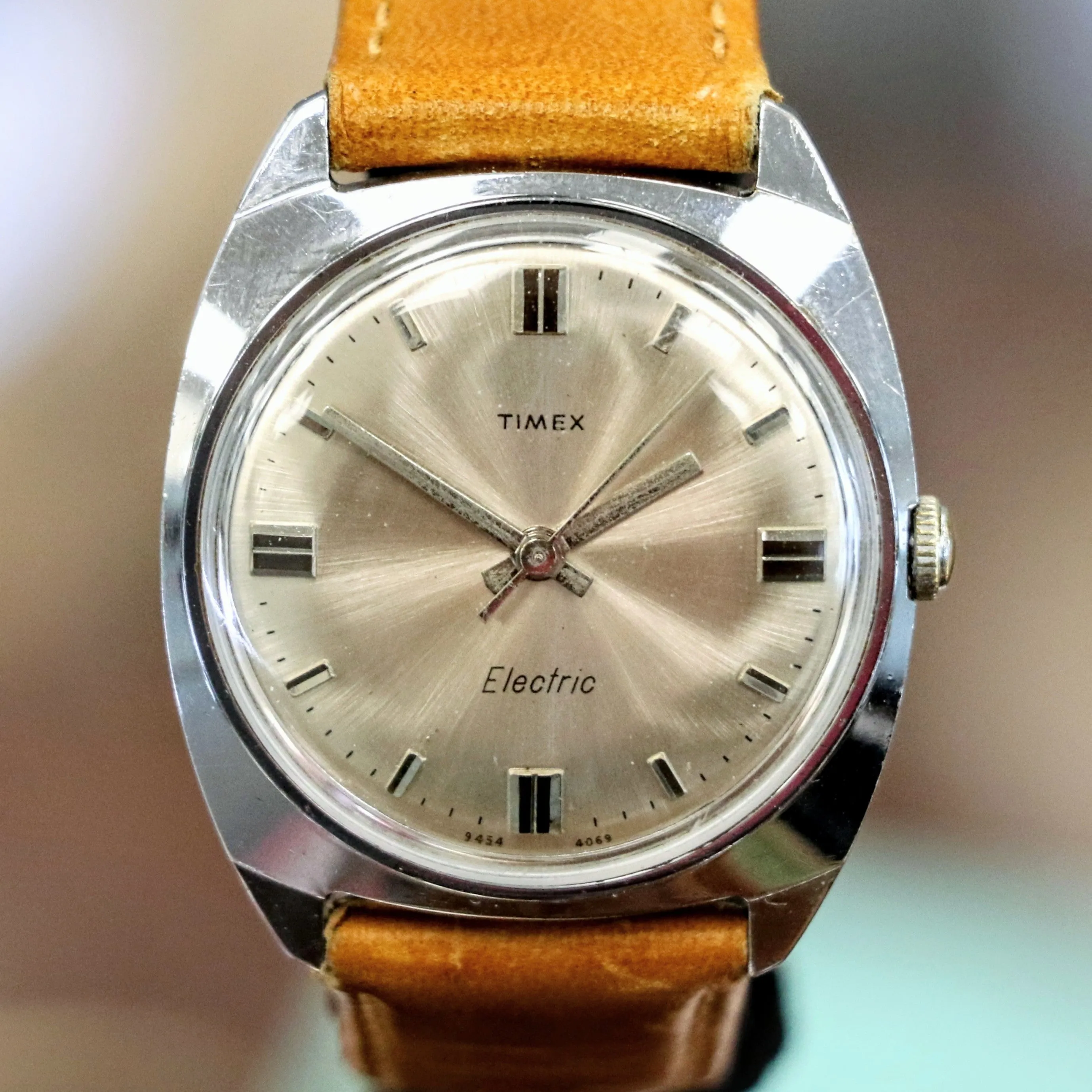 1969 TIMEX Electric Wristwatch Ref. 9454 Tonneau Case Hack Feature M40 Watch
