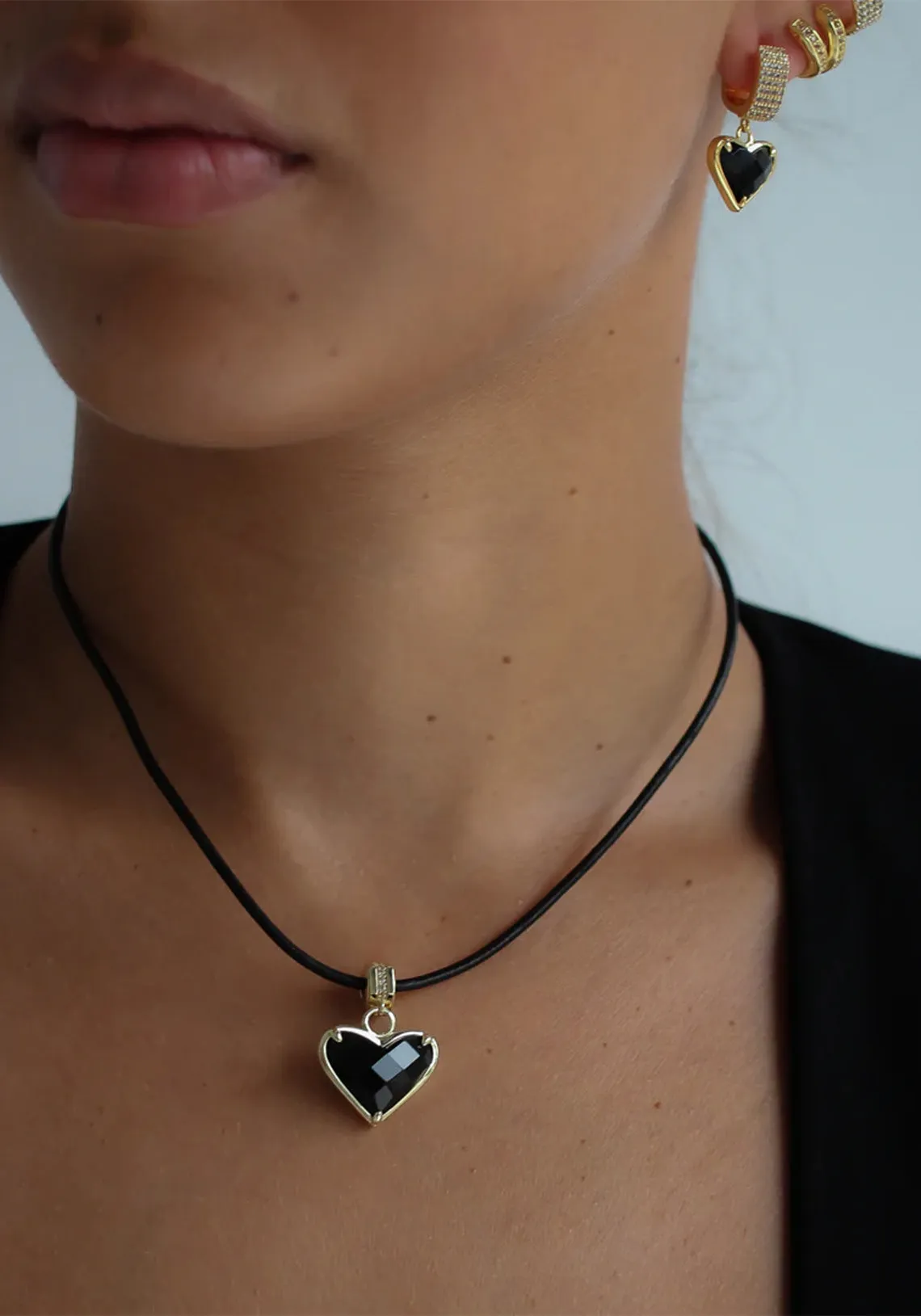 CINDY HEART LEATHER CHOKER