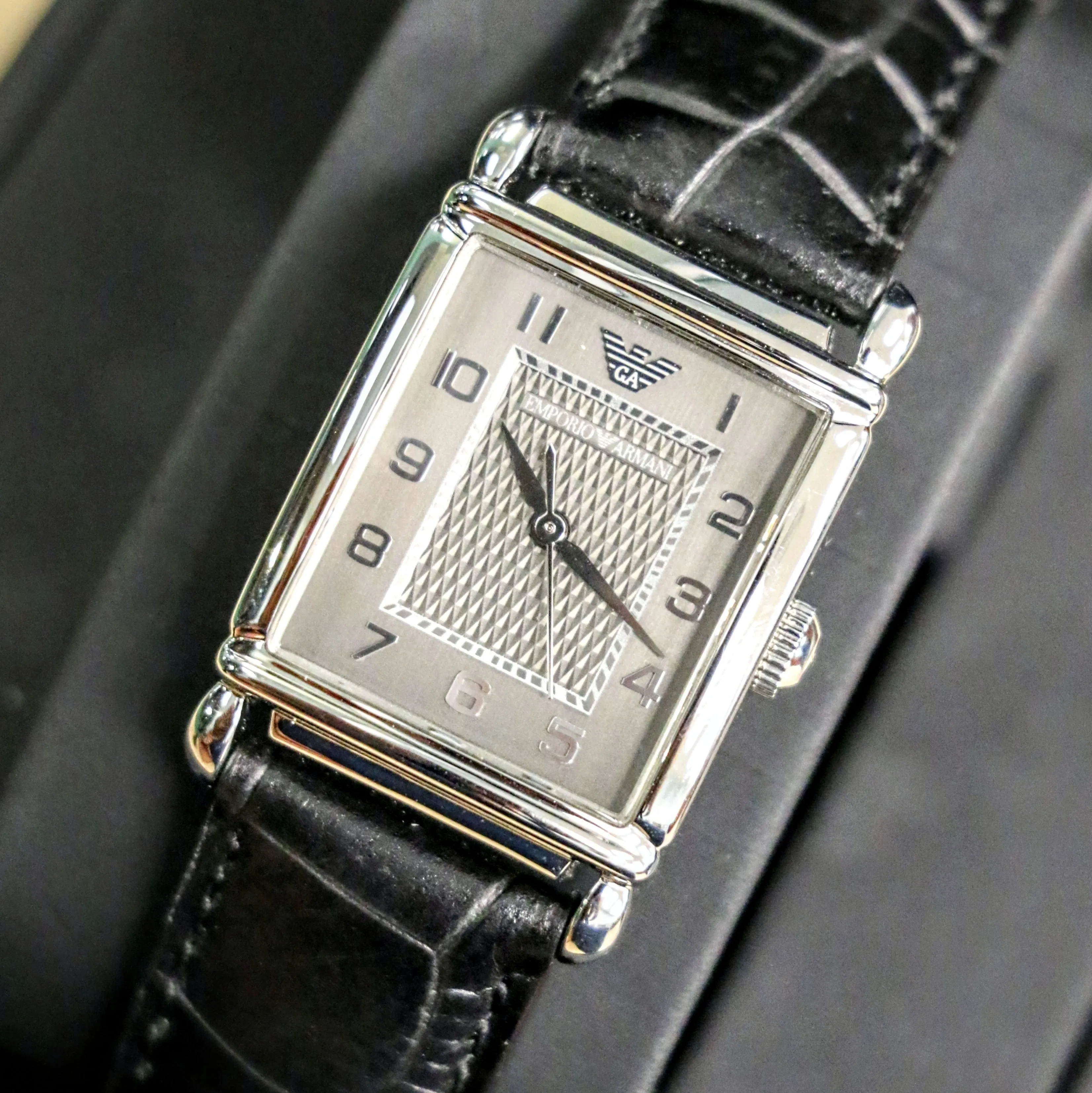 EMPORIO ARMANI Classic Edition Vintage Style Watch Tank Case AR0424 - Double Box & Papers