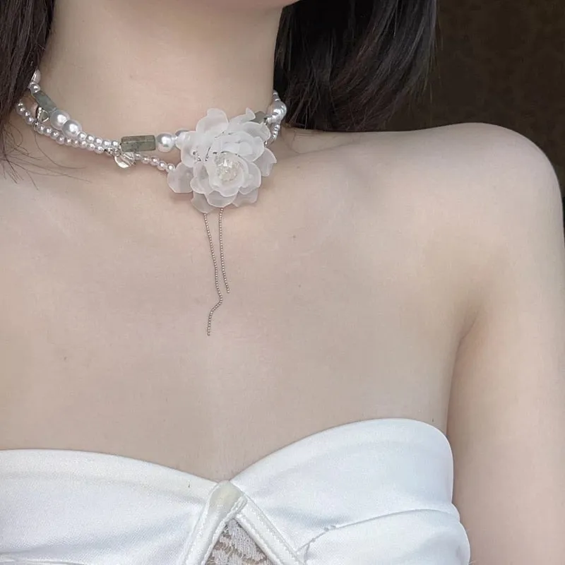 Fashion Exaggerated White Resin Flower Pendant Necklaces For Women