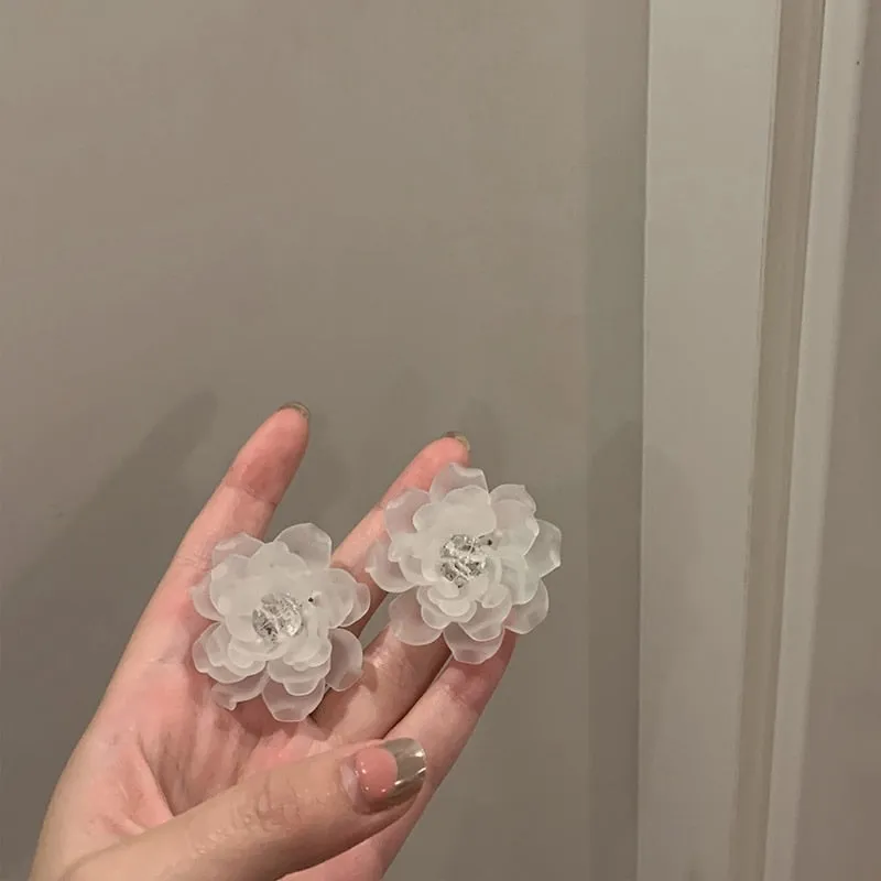 Fashion Exaggerated White Resin Flower Pendant Necklaces For Women