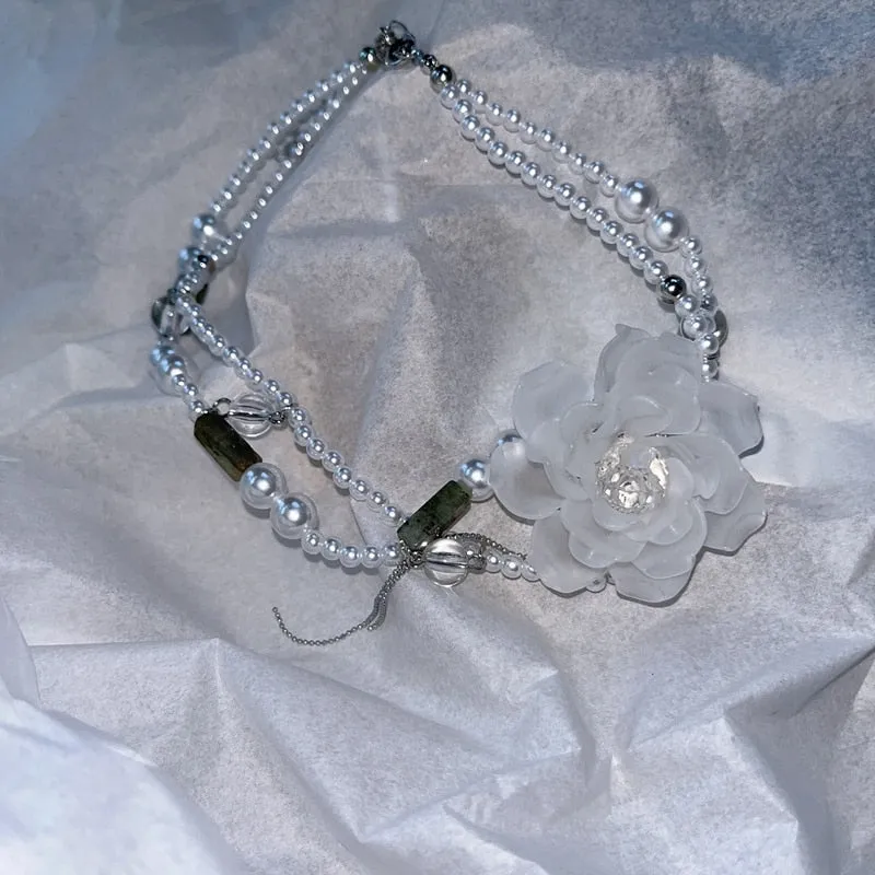 Fashion Exaggerated White Resin Flower Pendant Necklaces For Women
