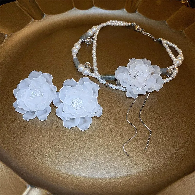 Fashion Exaggerated White Resin Flower Pendant Necklaces For Women