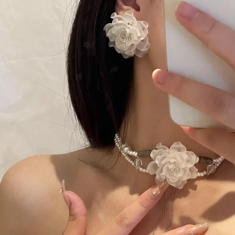 Fashion Exaggerated White Resin Flower Pendant Necklaces For Women