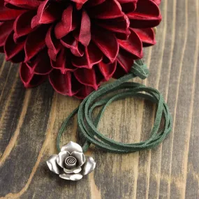 Graceful Flower Pendant Necklace