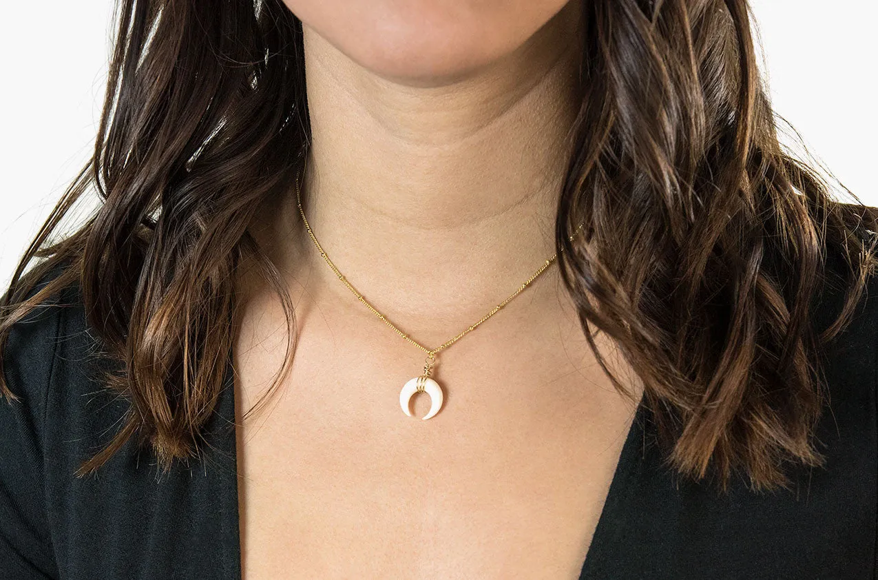 Little Big Horn. Mini crescent necklace