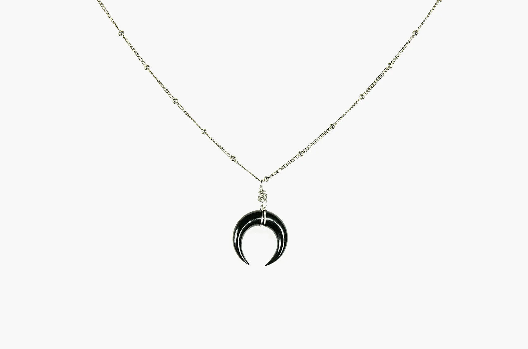 Little Big Horn. Mini crescent necklace