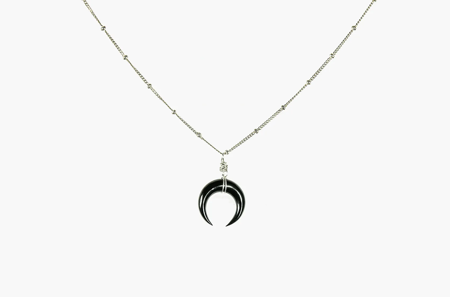 Little Big Horn. Mini crescent necklace
