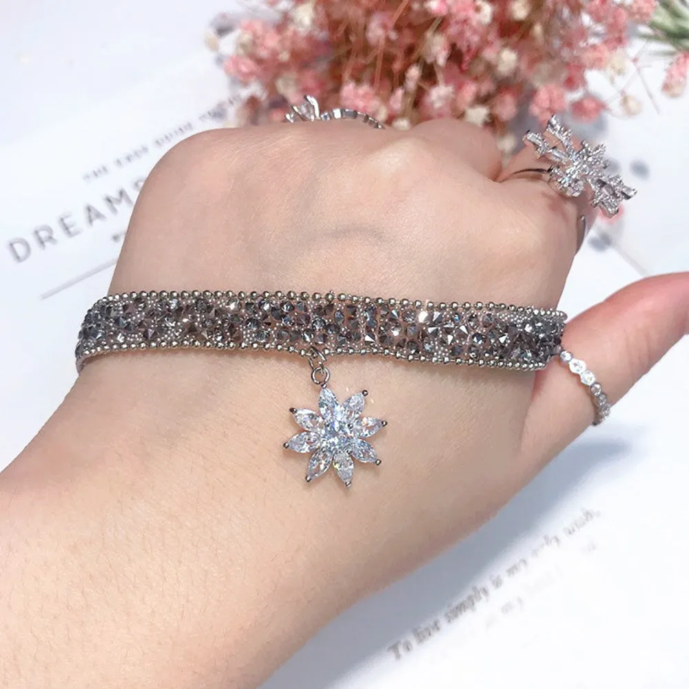 MAYTRENDS  - Ice Lotus Flower Choker