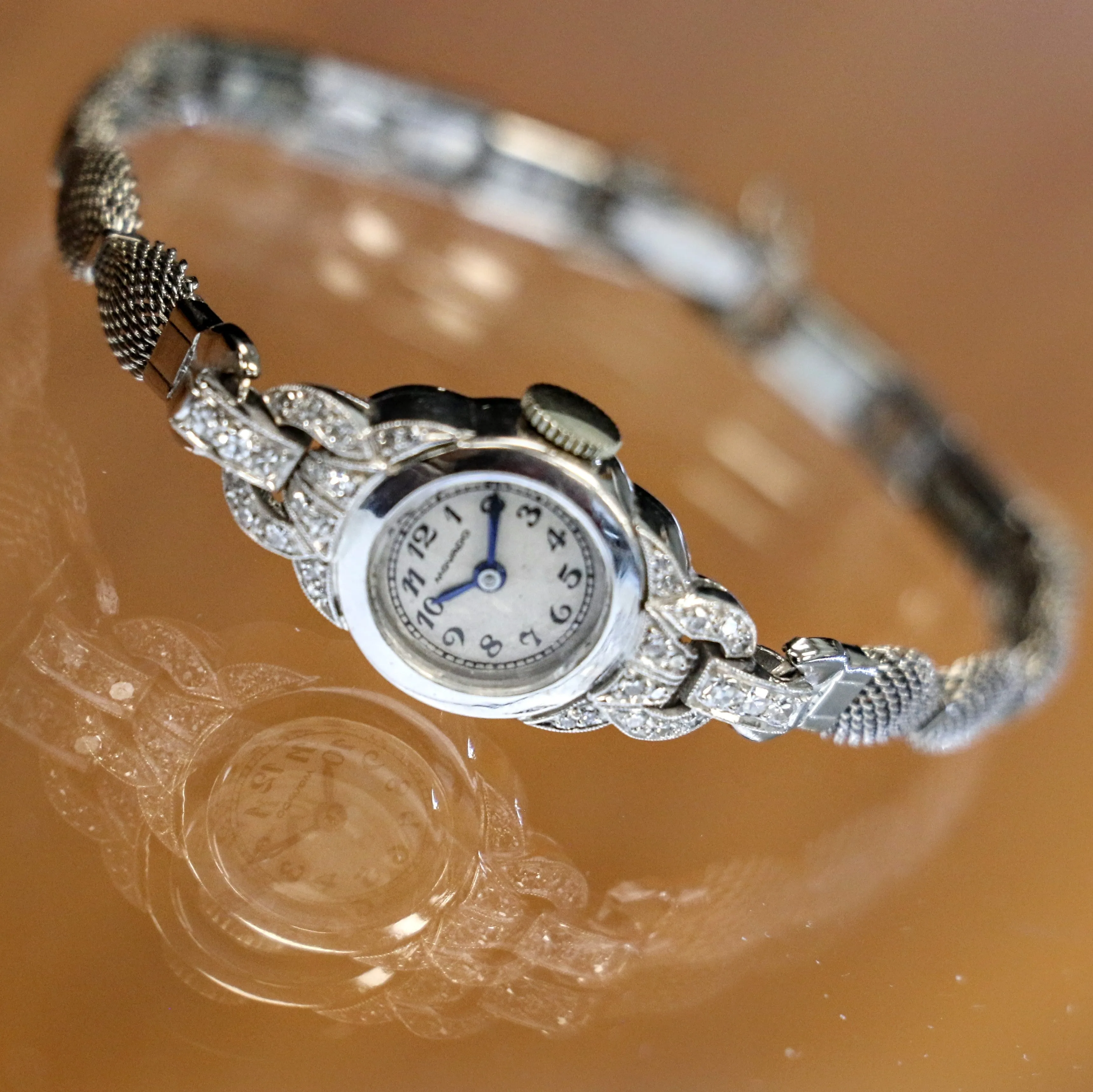 MOVADO Ladies Wristwatch Platinum Case & Fancy Lugs w/Diamonds 17 Jewels Swiss Watch