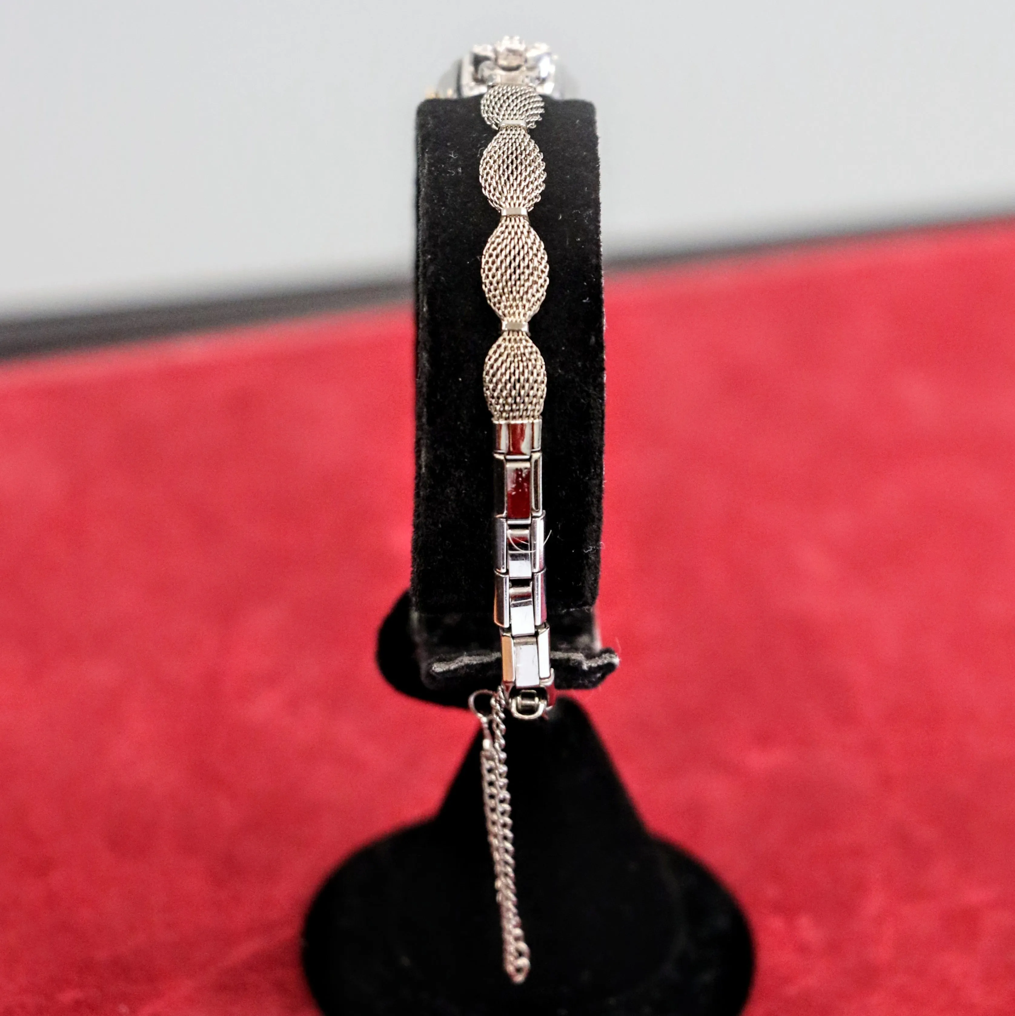 MOVADO Ladies Wristwatch Platinum Case & Fancy Lugs w/Diamonds 17 Jewels Swiss Watch