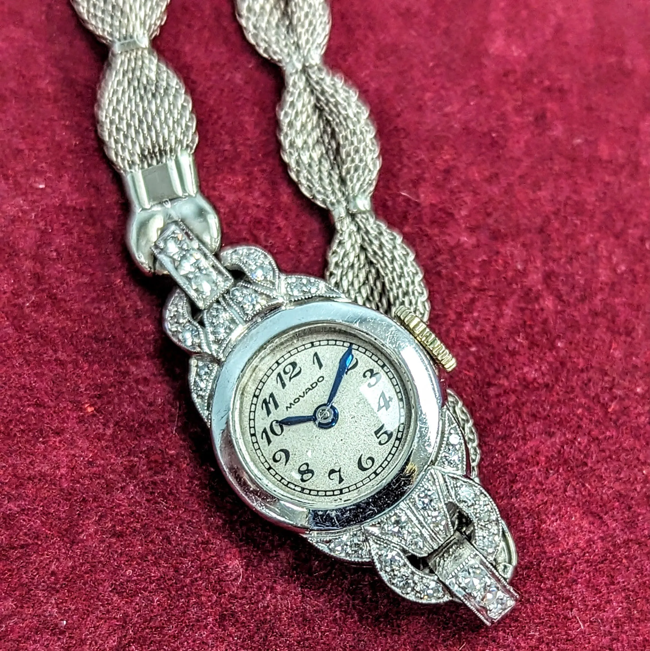 MOVADO Ladies Wristwatch Platinum Case & Fancy Lugs w/Diamonds 17 Jewels Swiss Watch