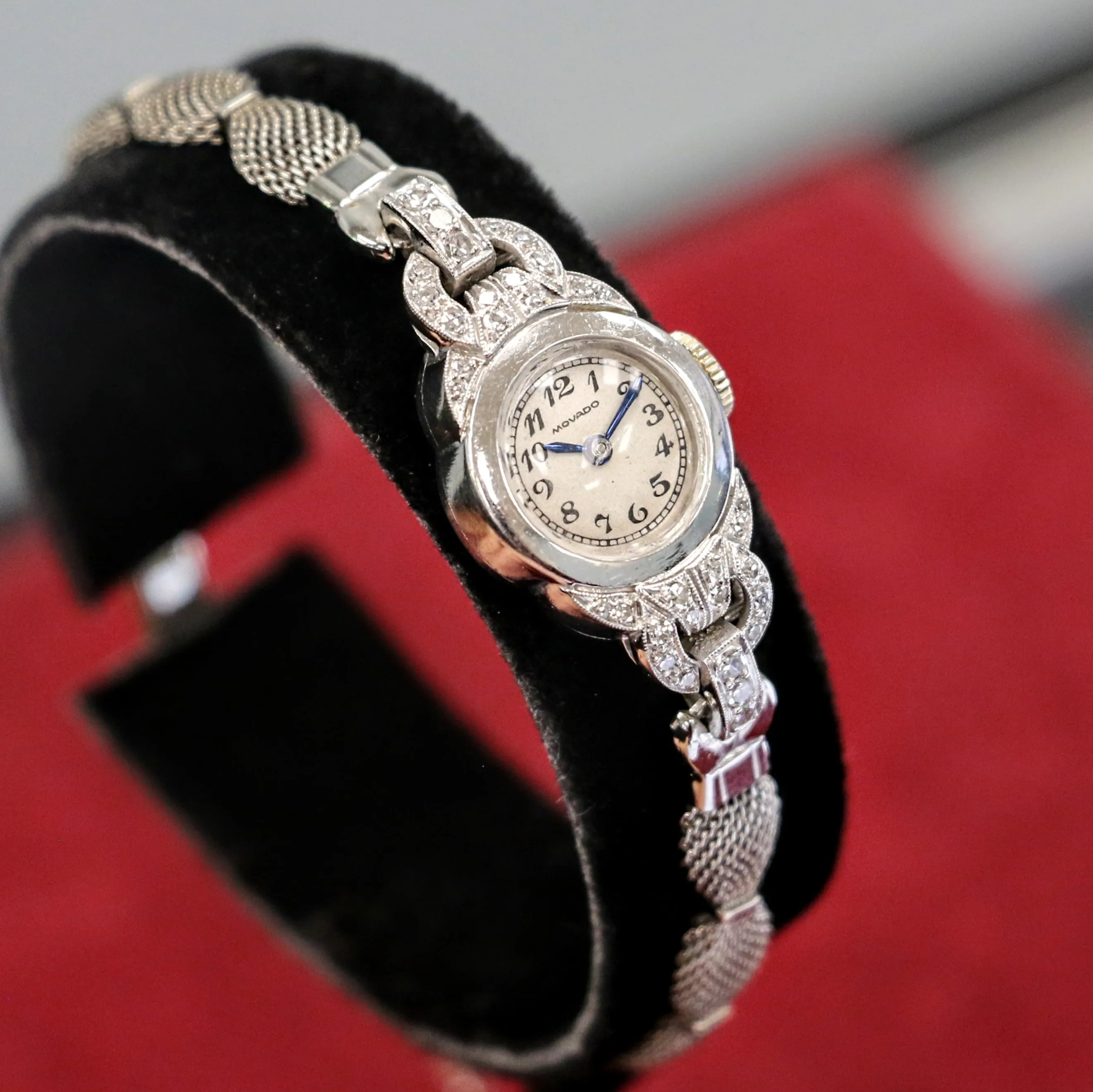 MOVADO Ladies Wristwatch Platinum Case & Fancy Lugs w/Diamonds 17 Jewels Swiss Watch