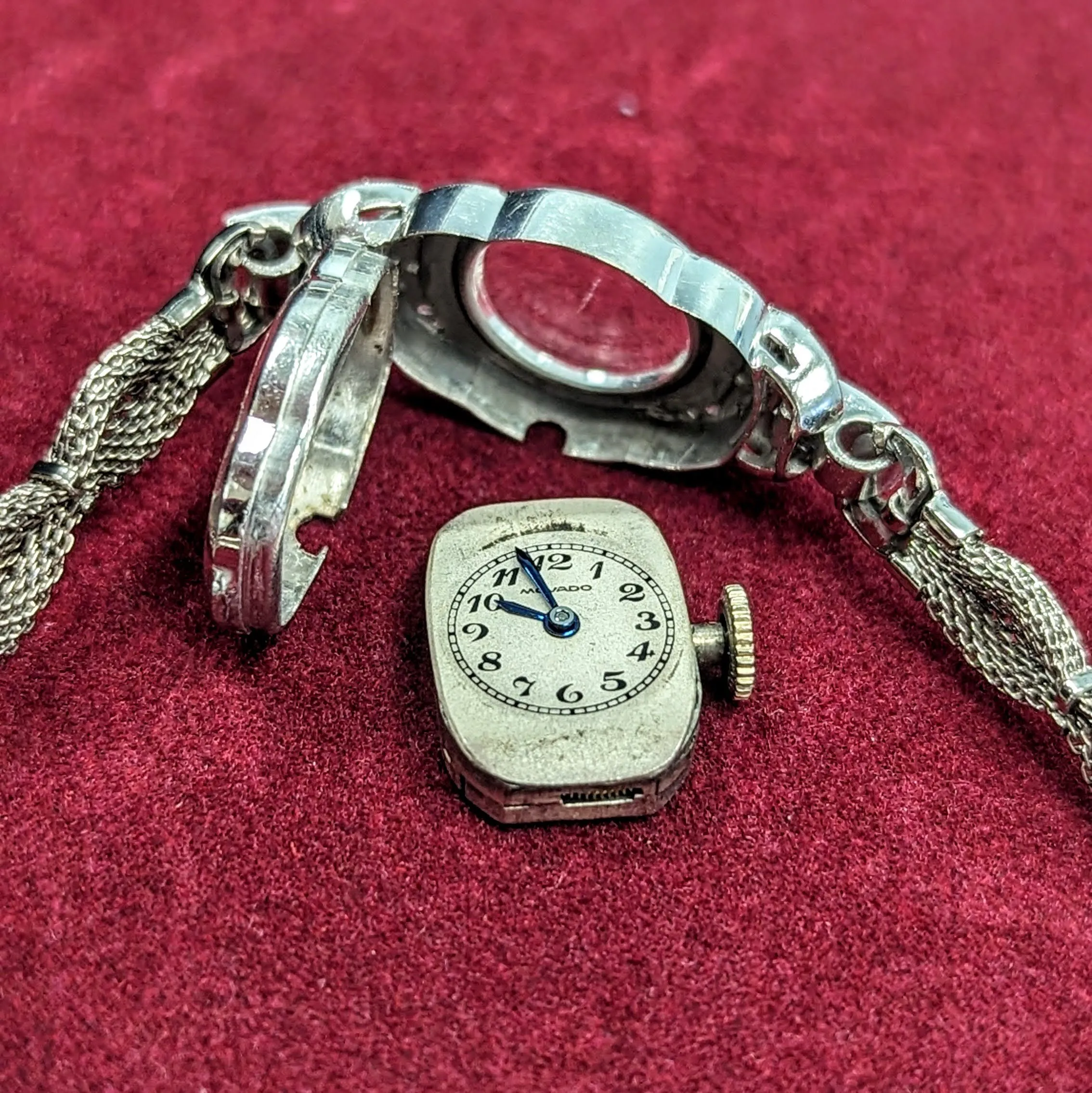 MOVADO Ladies Wristwatch Platinum Case & Fancy Lugs w/Diamonds 17 Jewels Swiss Watch