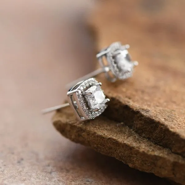Walking After Midnight Stud Earring *